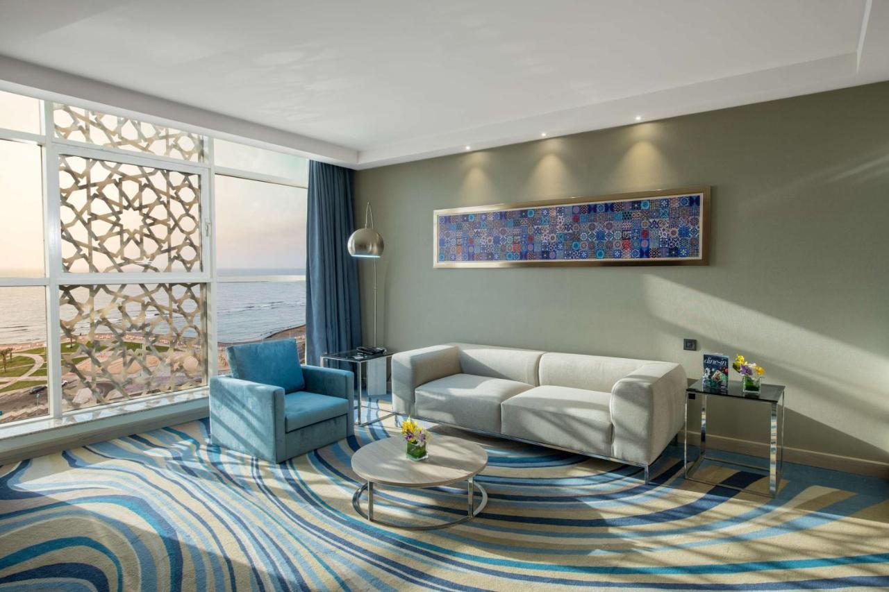 Radisson Blu Hotel, Jeddah Corniche Jidá Exterior foto A living room at the Jumeirah Atlantis