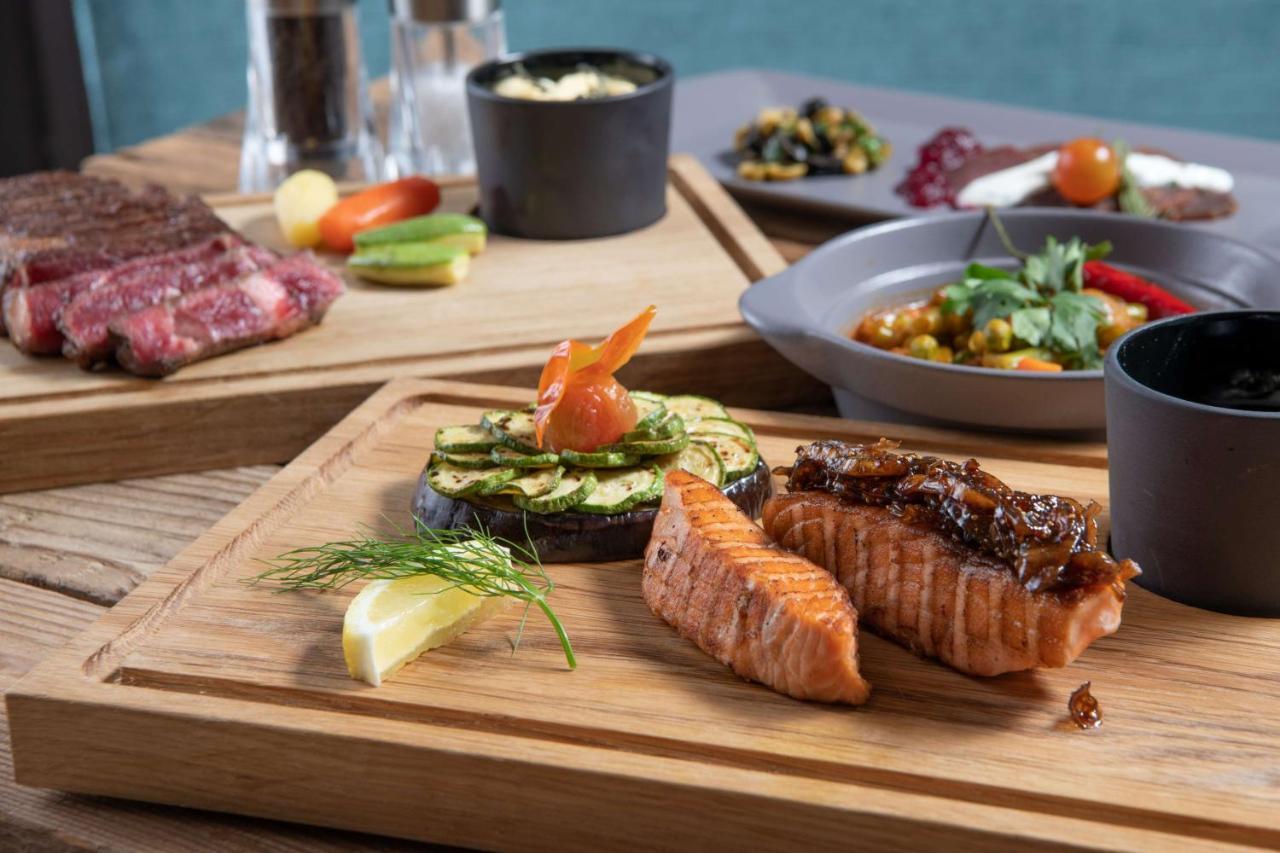 Radisson Blu Hotel, Jeddah Corniche Jidá Exterior foto Salmon steak