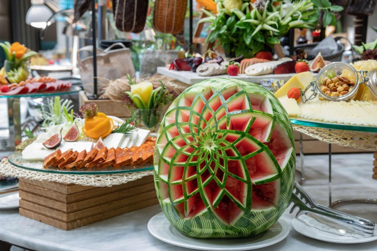 Radisson Blu Hotel, Jeddah Corniche Jidá Exterior foto A watermelon carving