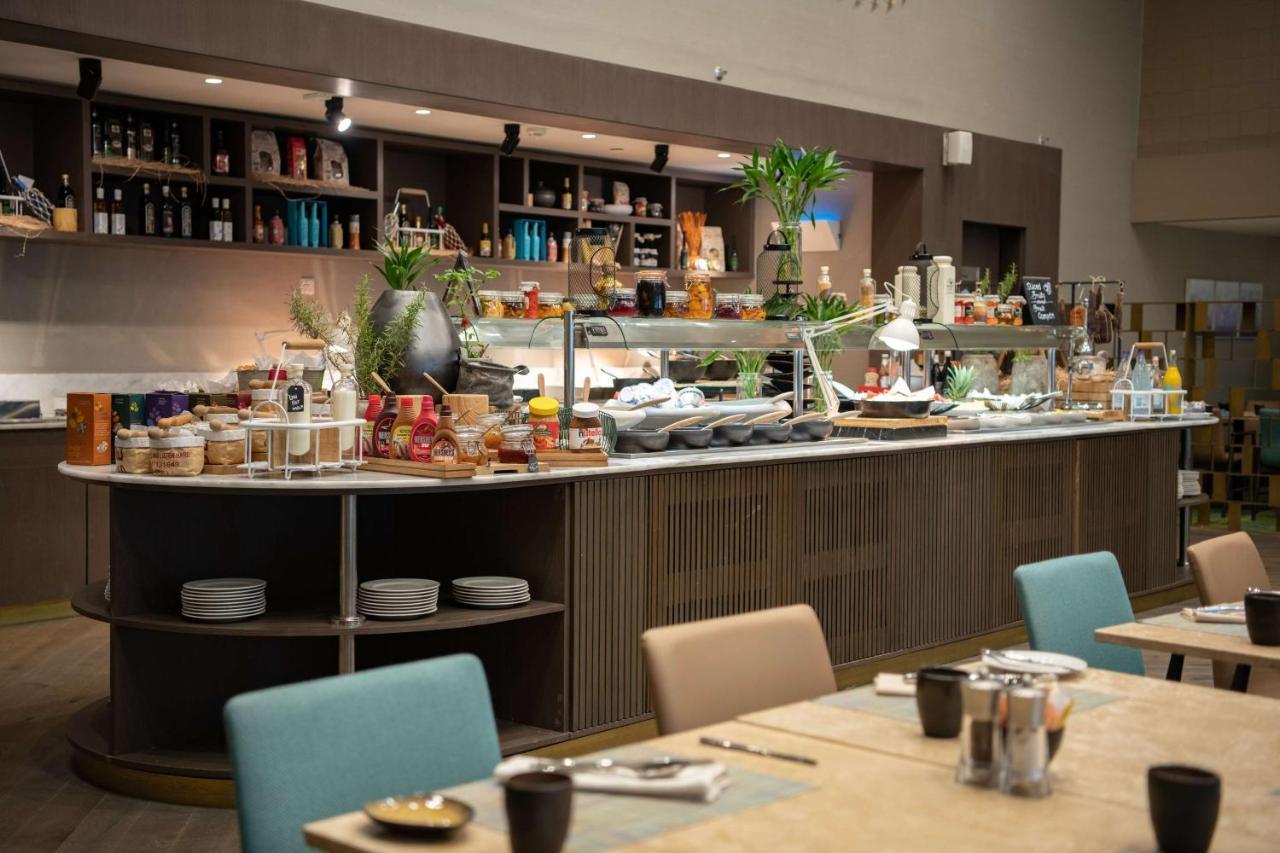 Radisson Blu Hotel, Jeddah Corniche Jidá Exterior foto The buffet at the lounge