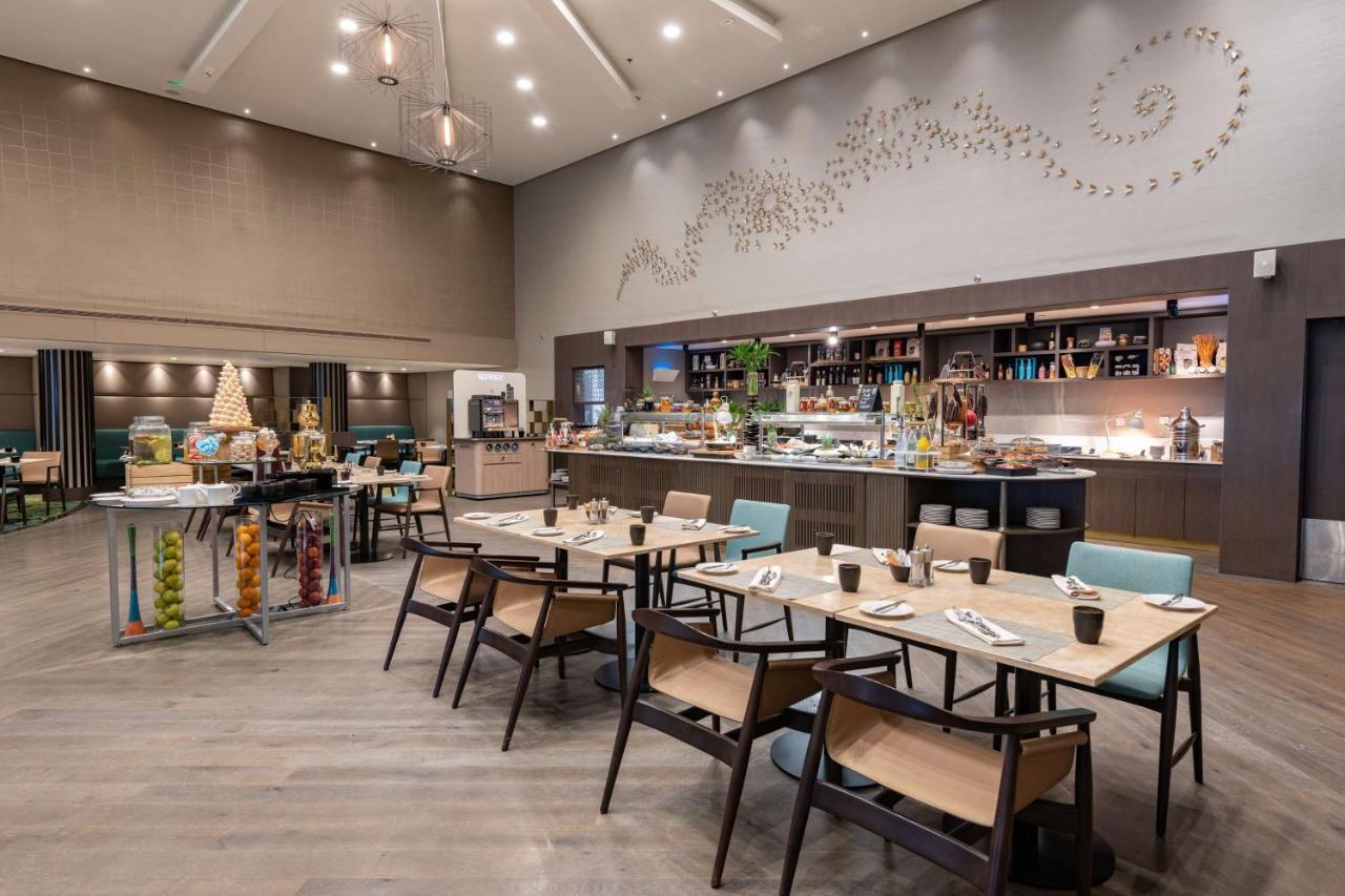 Radisson Blu Hotel, Jeddah Corniche Jidá Exterior foto The dining room at the new hospital